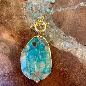 Beautiful turquoise genuine agate crystal necklace - authentic gold plated